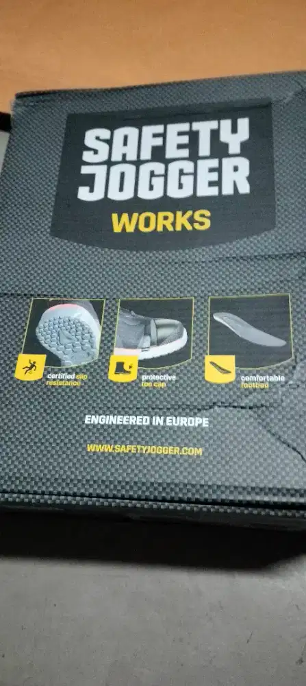 Sepatu safety no 40