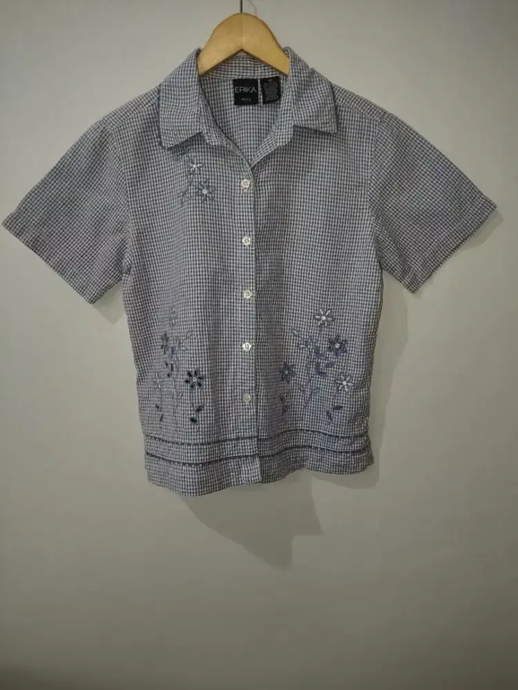 Kemeja kotak bunga biru
