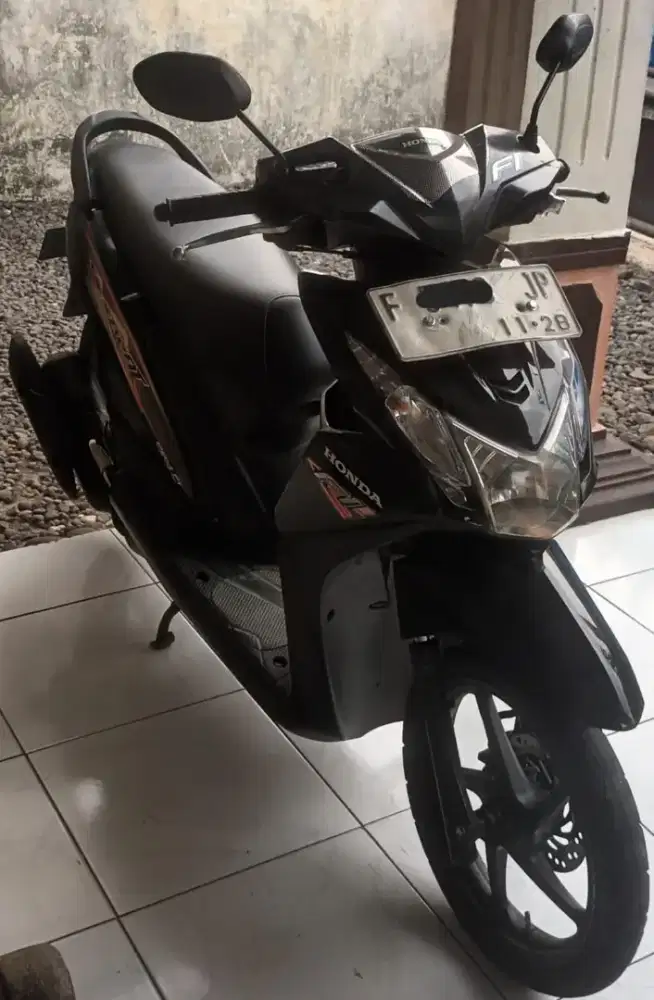 Honda Beat FI  (Injeksi) 110cc warna Hitam tahun 2013