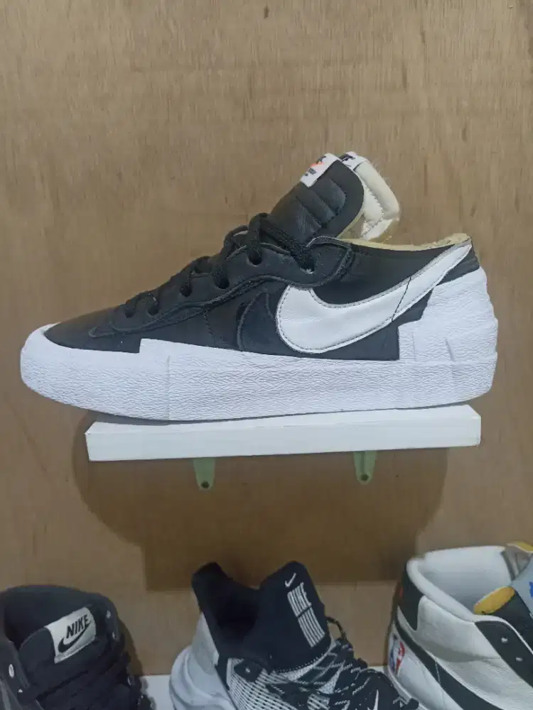 SEPATU NIKE BLAZER LOW SACAI PATENT SIZE 43