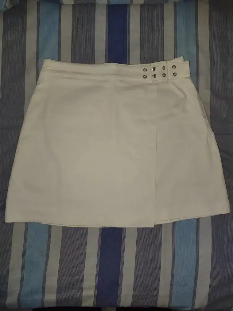 Rok mini warna putih
