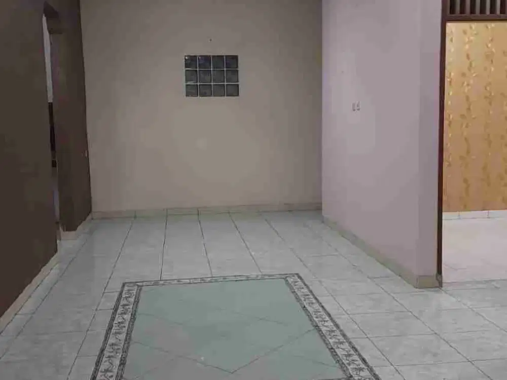 Rumah di Komplek Perdagangan Ciledug Tangerang Banten