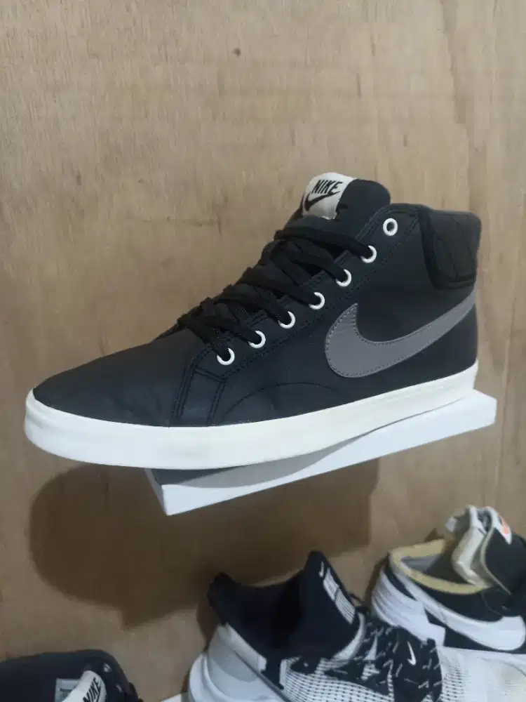 SEPATU NIKE EASTHAM MID-CUT SIZE 42