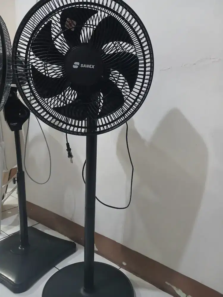 Kipas Sanex warna hitam masih mulus