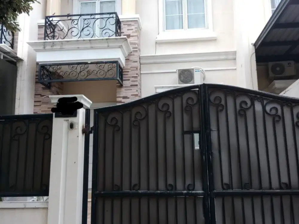Dijual Rumah 2 lantai, Lokasi Strategis, Bebas Banjir, di  Royal Residence Pulogebang Jakarta Timur