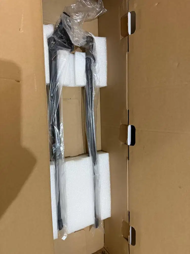 Tailgate Back Door Stay - Shock Bagasi Innova Reborn Original Sepasang