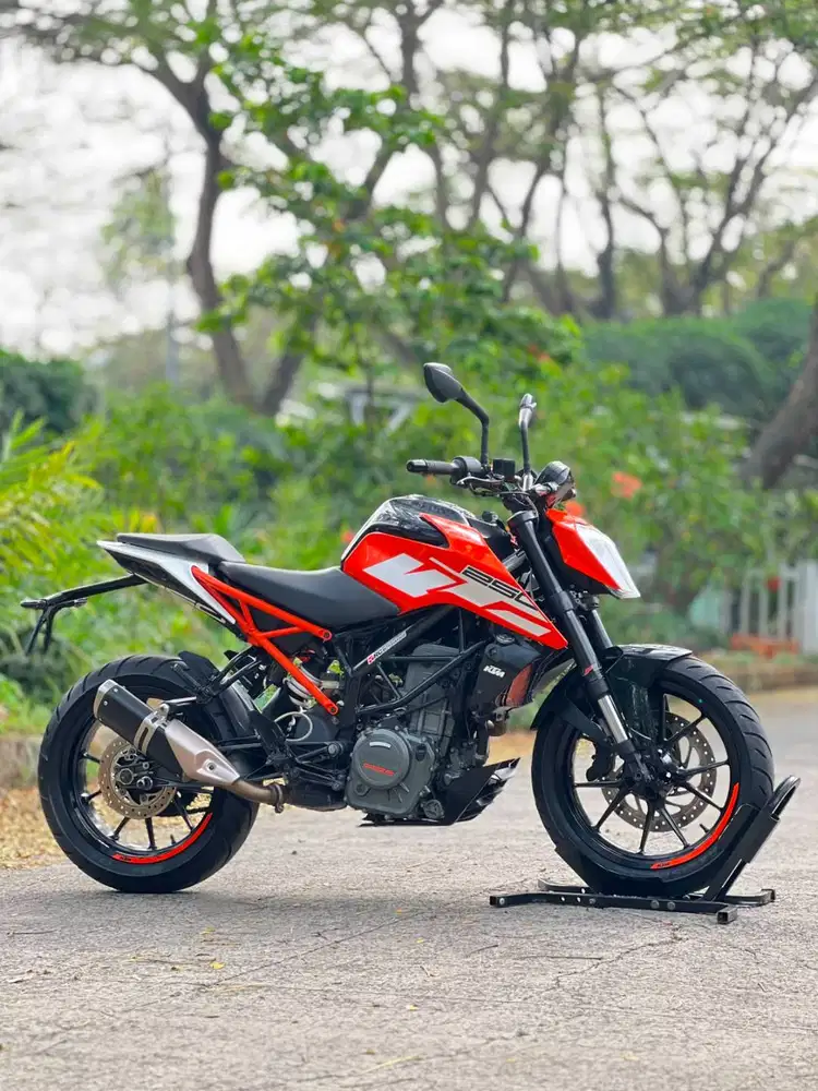 KTM DUKE 250 NON ORANGE ABS 2017 KM LOW PAJAK HIDUP LIKE NEW
