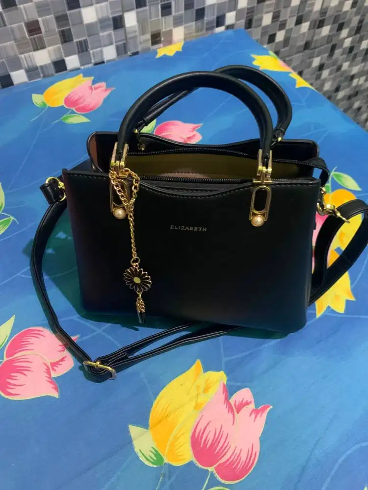 Tas Elizabeth bekas pemakaian saja
