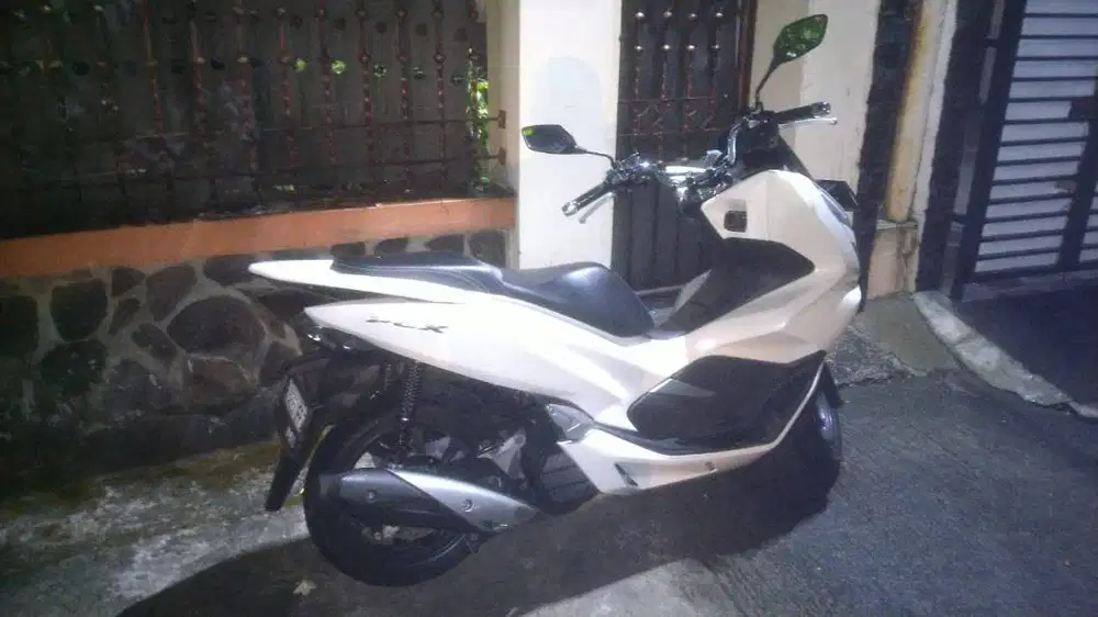 PCX 2018 warna Putih Plat B bekasi