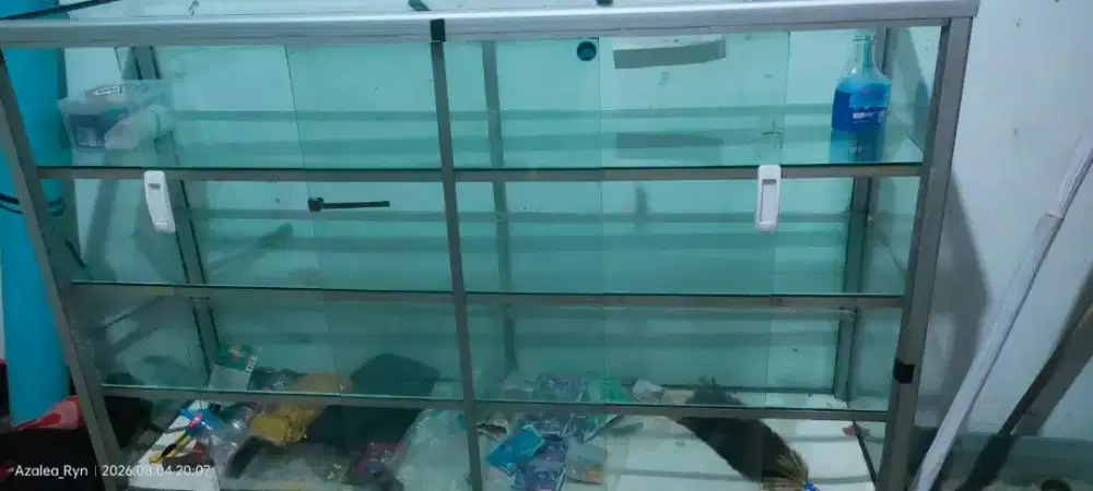 Etalase kaca 2 pintu