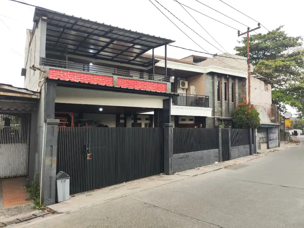 Rumah Siap Huni Dekat Metro lokasi pinggir jalan SHM