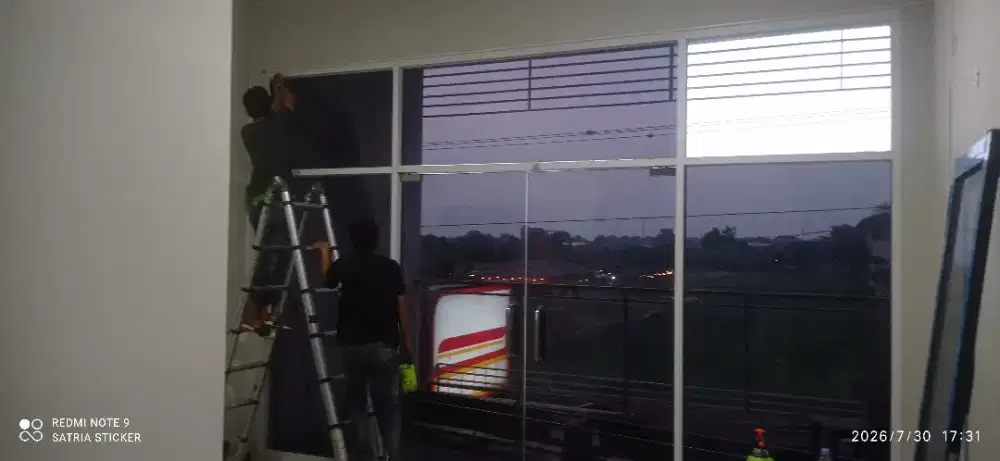Kaca film gedung bangunan, stiker kacafilm kantor unt meredam panas