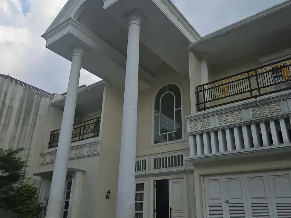 DIJUAL Rumah Luas 2 Lantai dengan Taman di Pesanggarahan Mas Pertukangan, Jakarta Selatan