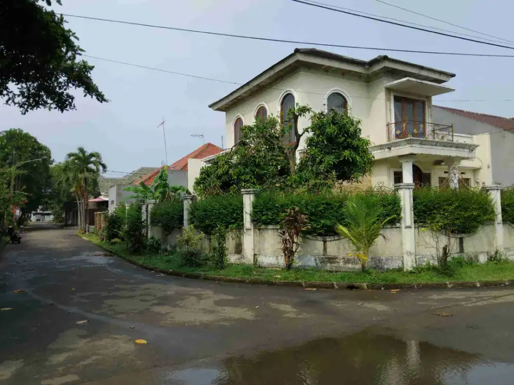 Siap cepat dia dapat dijual rumah hoek harga spesial di Griyaloka BSD Tangerang Selatan.