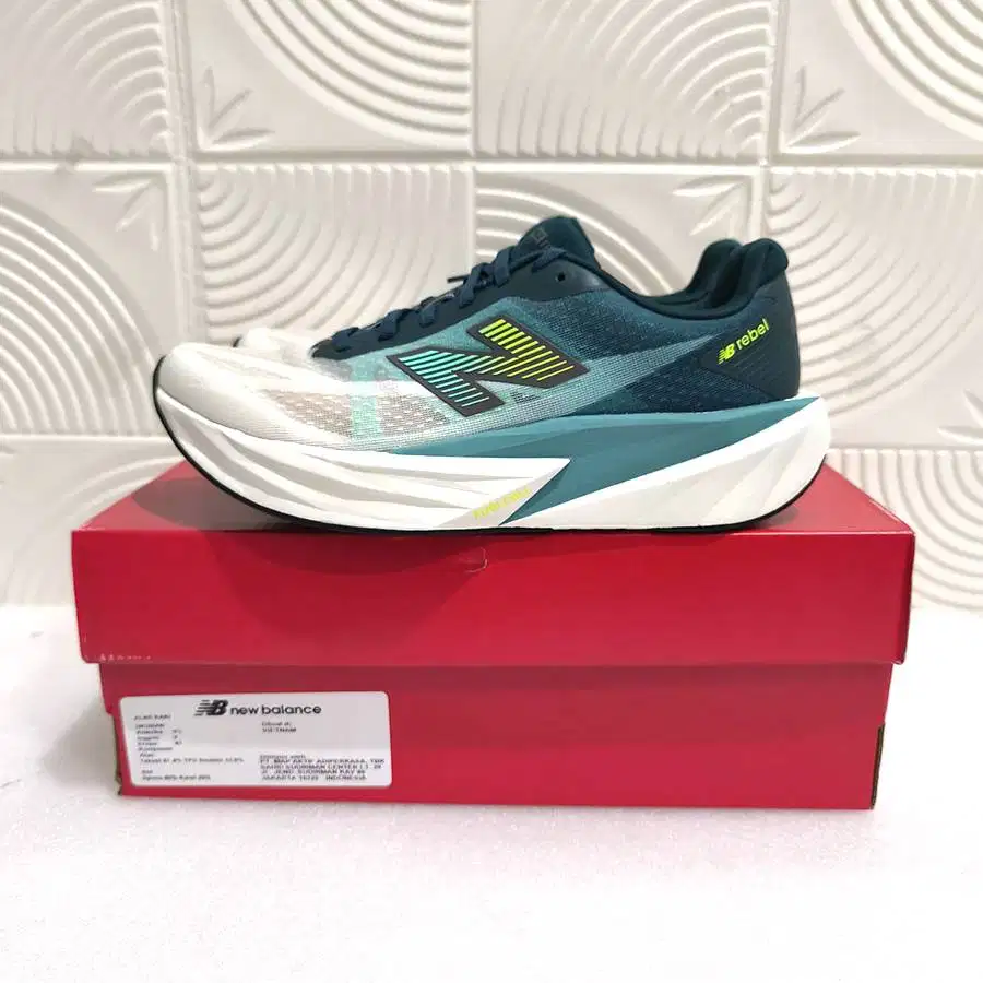 Sepatu Running Rebel V5 Medusa Green White Men 43