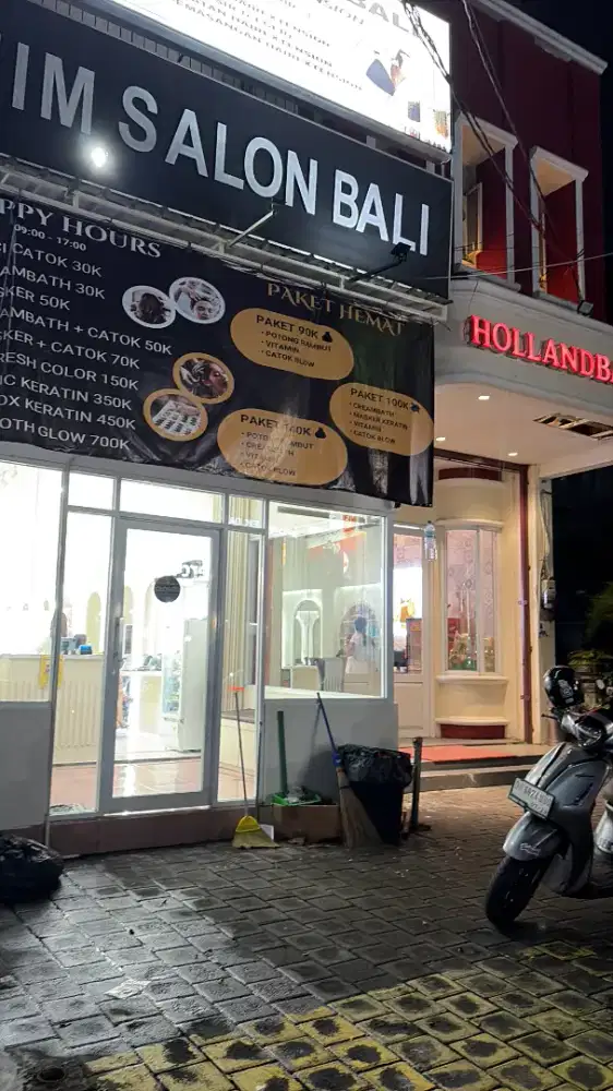 Cari hairstaylist / TUKANG POTONG RAMBUT BERPENGALAMAN DI BIDANGNYA