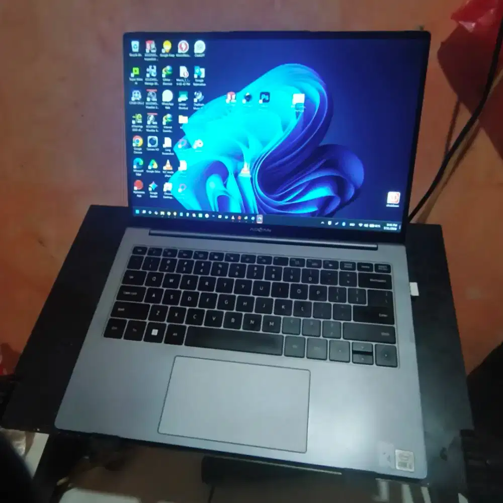 Laptop tipis 1,2kg Advan Workpro i5 gen 11 ram 16 ssd 256gb