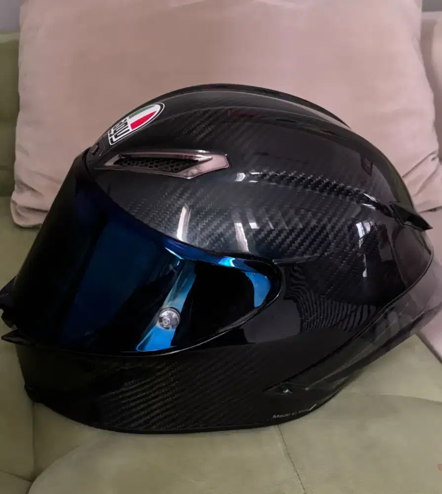 Helm AGV Pista GP RR Carbon