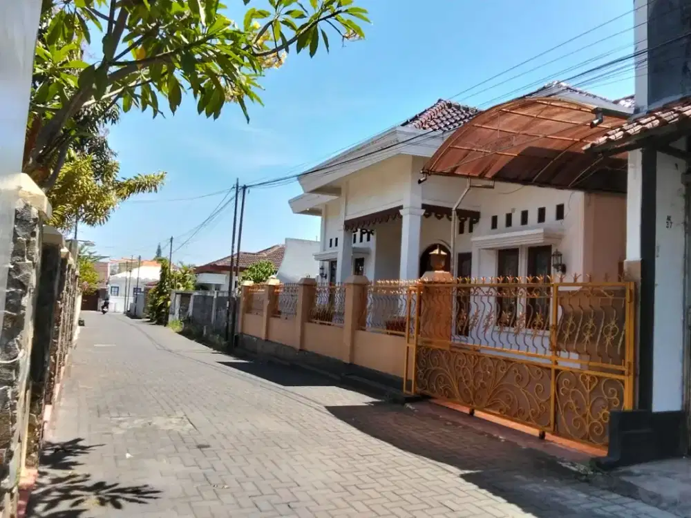 DISEWAKAN RUMAH DEKAT DENGAN AREA KAMPUS LOKASI STRATEGIS CATUR TUNGGAL SLEMAN