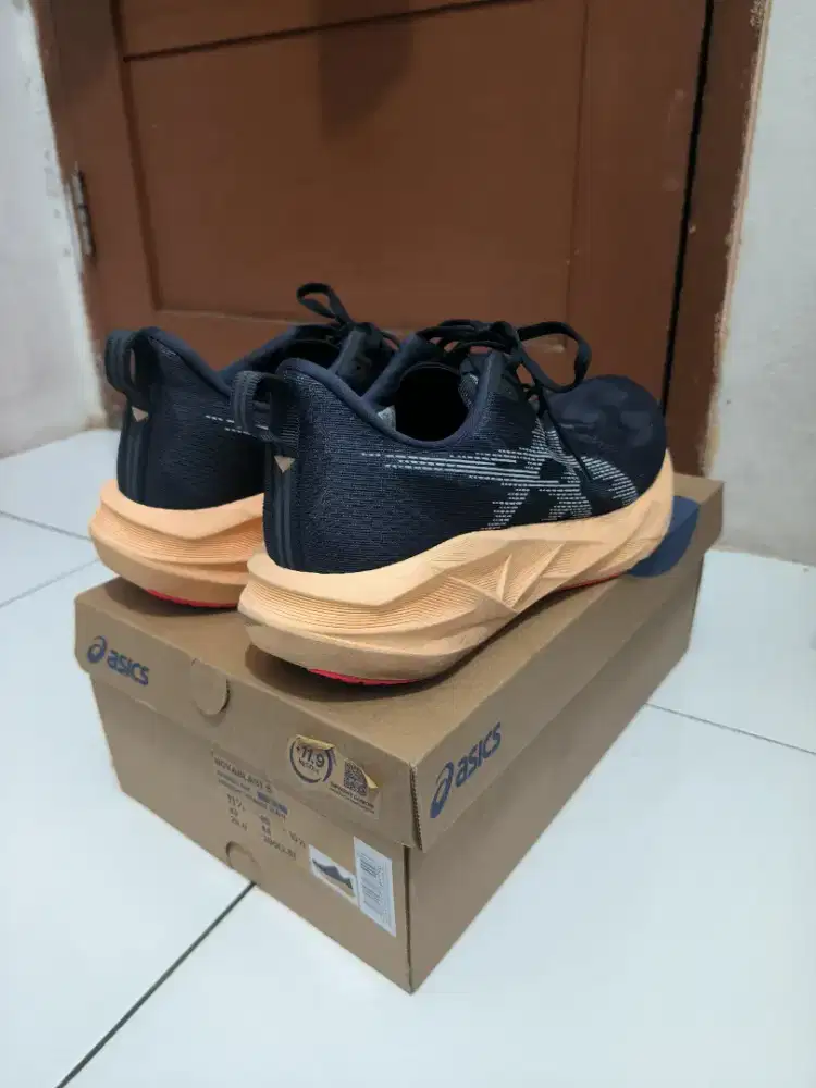 Asisc Novablast 5 Midnight Orange Glow