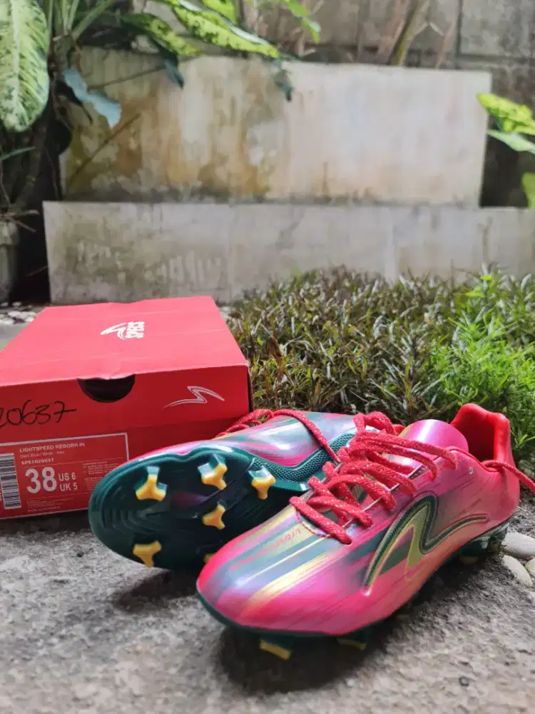 Sepatu bola speecs ls meta reborn