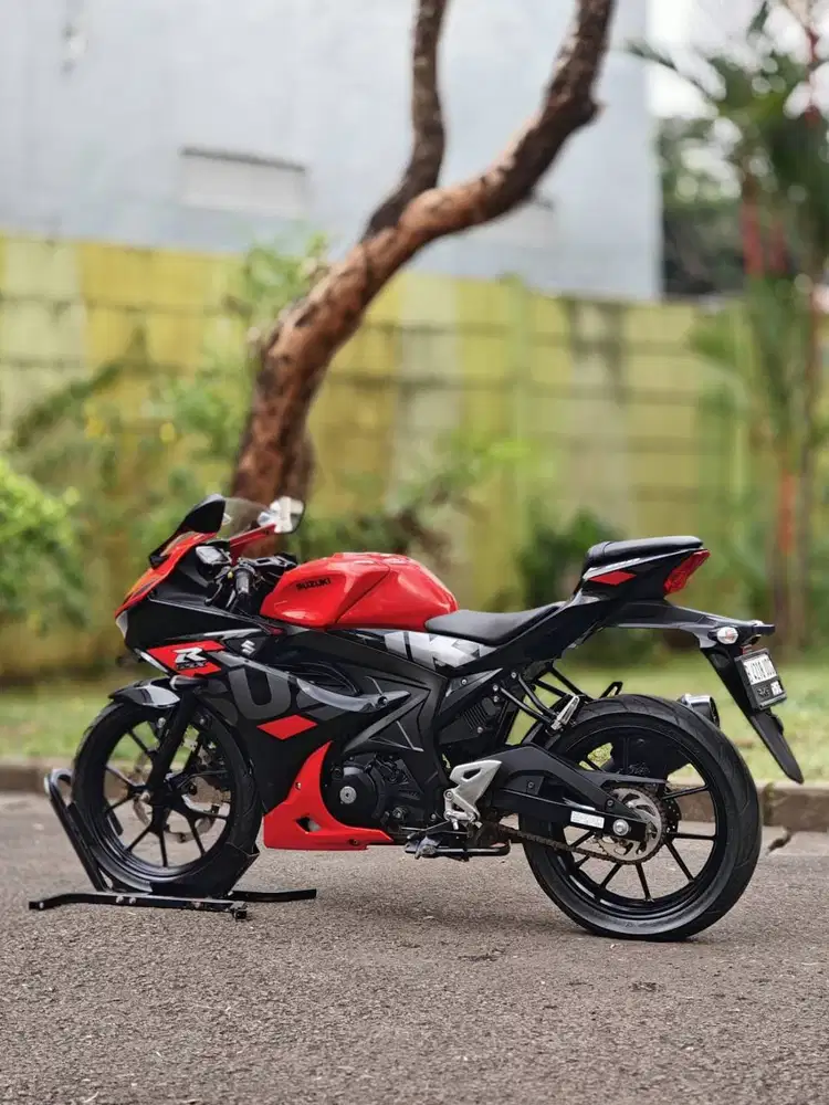 SUZUKI GSX R150 MERAH HITAM 2023 KM 6K PAJAK PANJANG SIAP TOURING