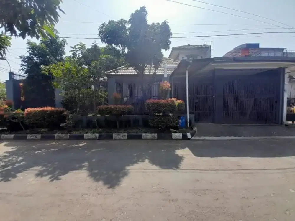 RUMAH MENARIK JARANG ADA LINGKUNGAN NYAMAN DAN ASRI DALAM KOMPLEK DI ANTAPANI
