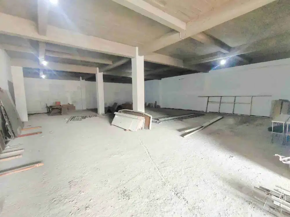 Sewa Ruang Usaha dalam Lapangan Padel di Dekat Taman Kopo Indah
