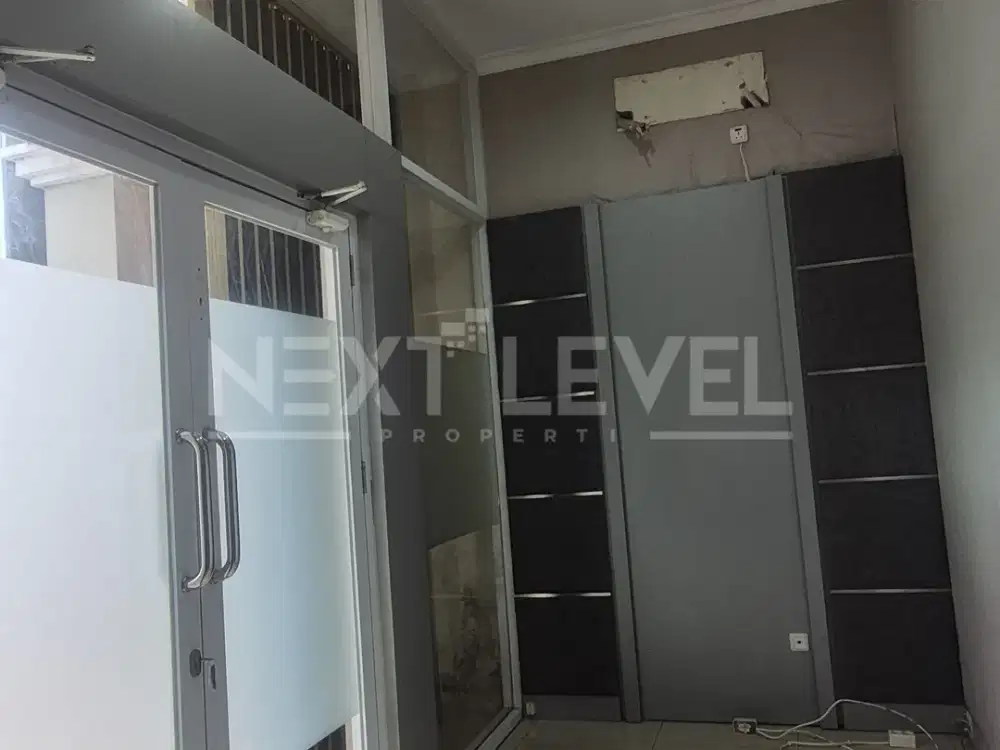 Ruko 3 lantai pinggir jalan raya utama dijual Cepat
