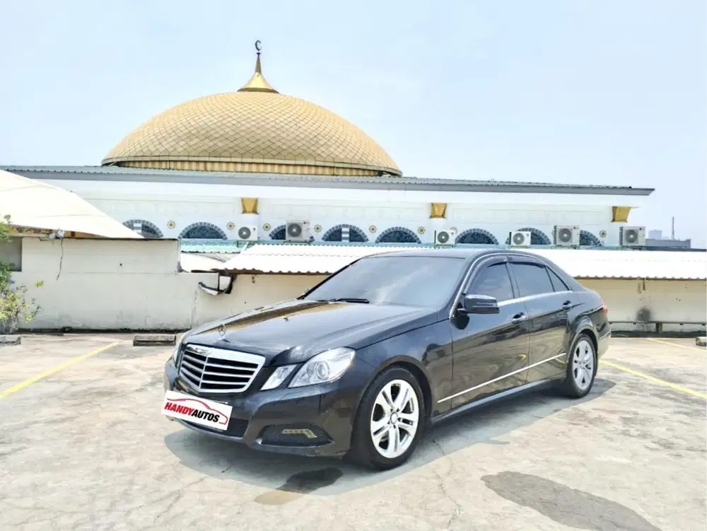 Mercedes Benz E300 Avantgarde Panoramic Tahun 2010 Automatic Hitam