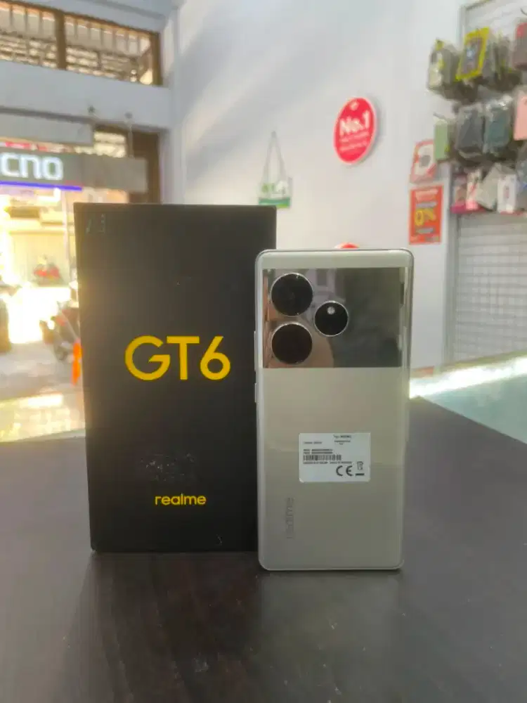 Realme GT6 5G  ram 12+12/256 Gb