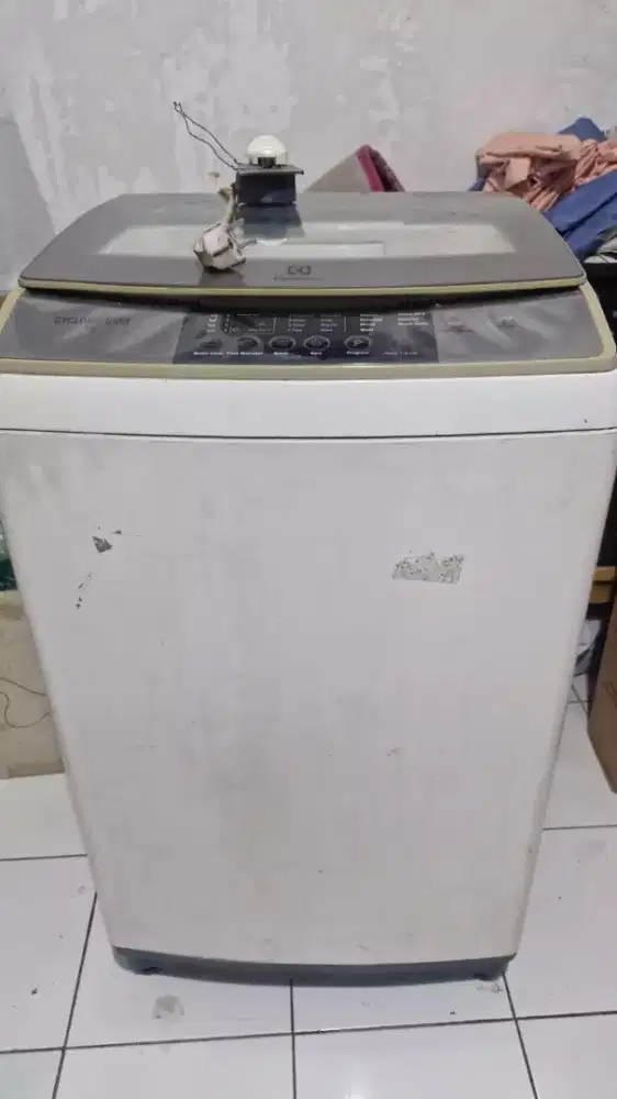Mesin cuci elektrolux 9kg EWT905SN