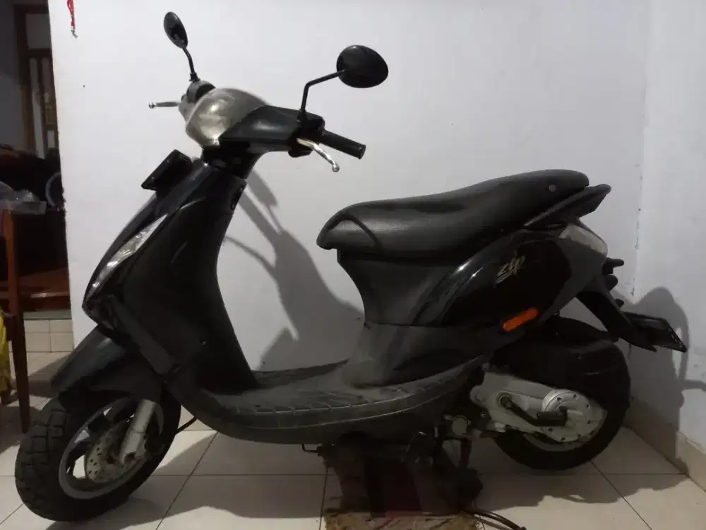 Piaggio Zip Hitam Tahun 2012