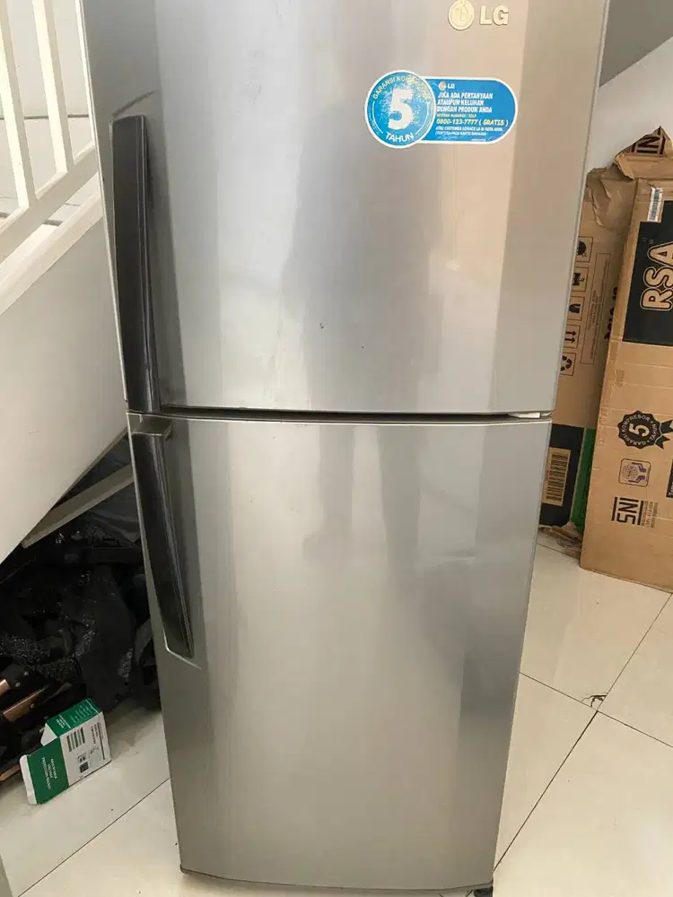 kulkas LG 2 pintu 210 L
