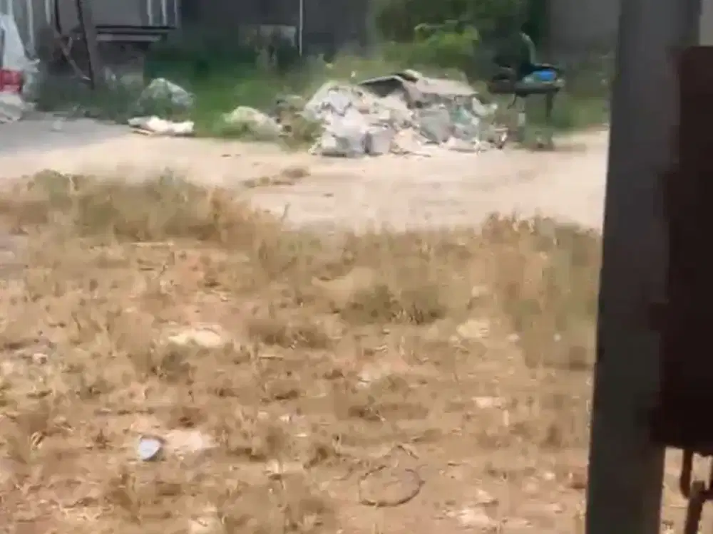 Disewakan gudang  Di Gang Haji Sal  Cipondoh, Tangerang  Lokasi samping Green Lake city Luas Tanah 1500 M2 (LENI056)