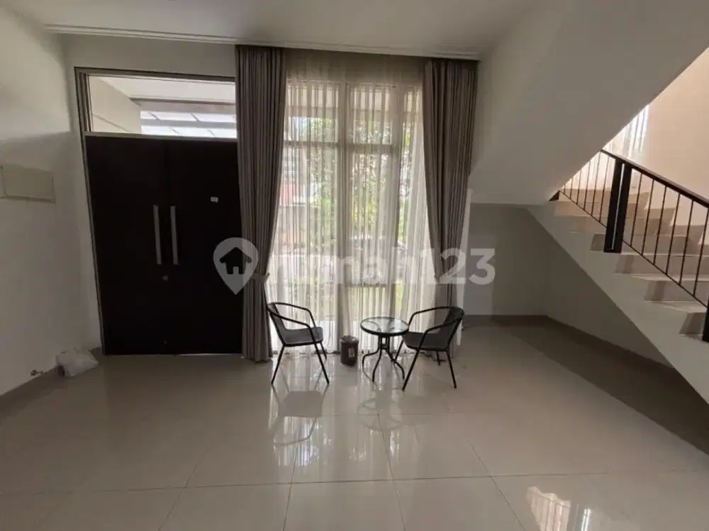 Disewakan Rumah di Pik2 di Virginia 10X15 Furnished