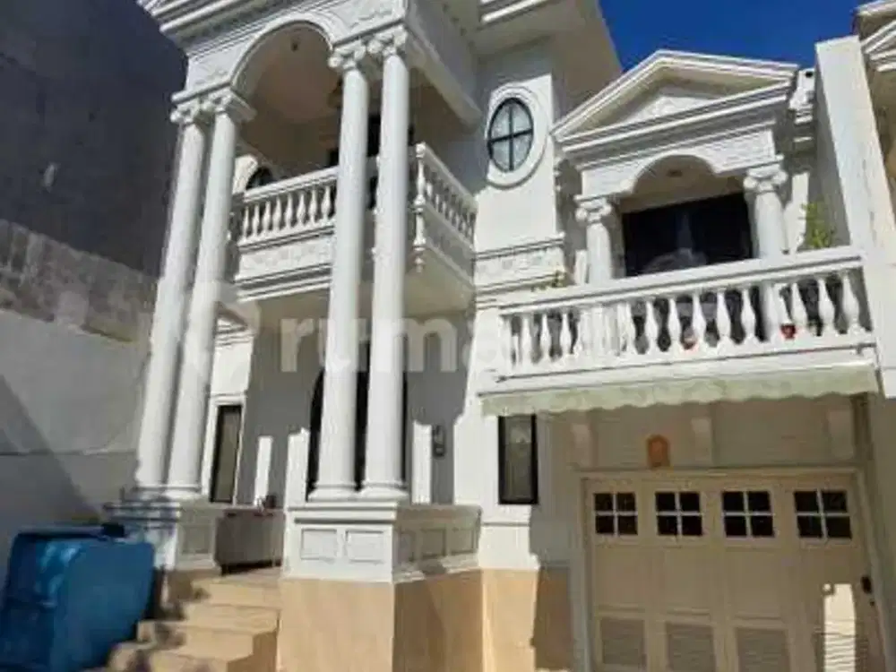 Disewakan Rumah di Mediterania Boulevard Pik 1 Full Furnished + Ruang Karaoke
