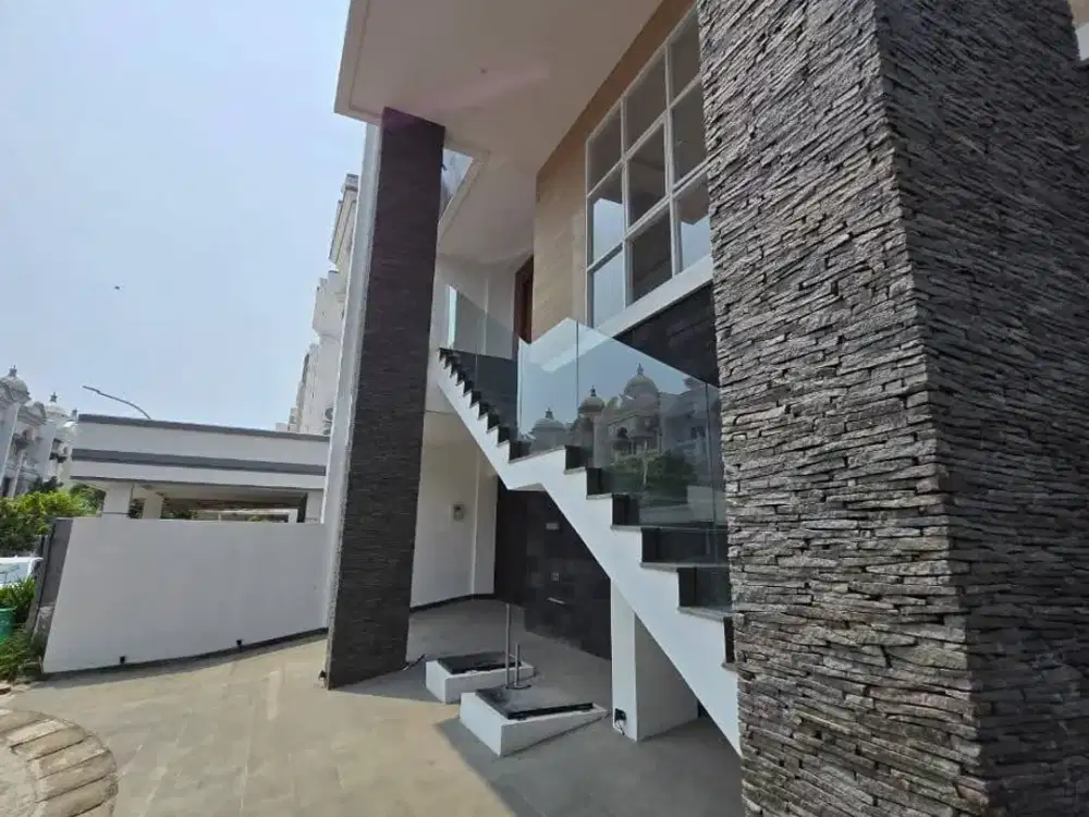 Dijual Rumah Pik 1, Cluster Florence, 5+1 KT, Harga : Rp 13,5 M