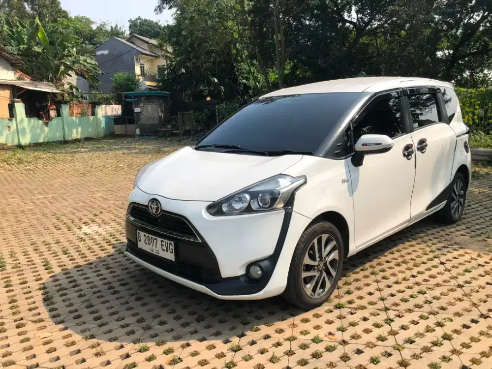 TDP 5 Juta Toyota Sienta V AT 2017 Putih