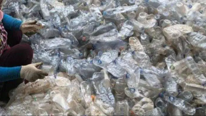 Dicari Utnuk Dibeli Botol Plastik PET bekas Air minum dalam Kemasan