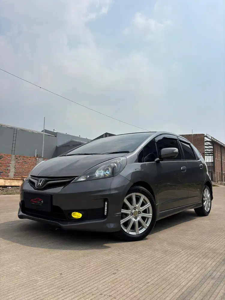 Honda Jazz 1.5 RS 2014 Automatic ( Abu Abu Metalik )