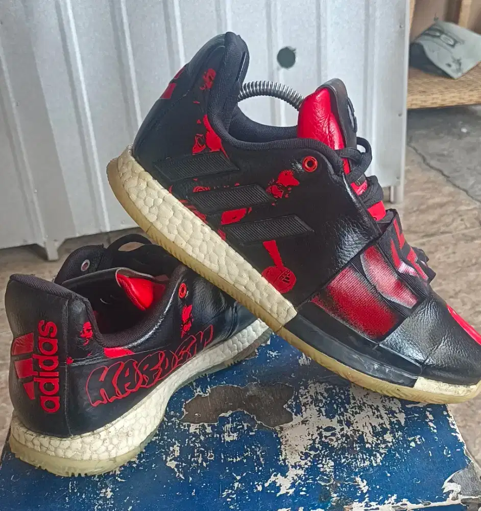 ADIDAS HERDEN SIZE 42