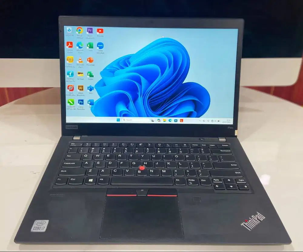 LAPTOP GAMING & EDITING LENOVO P14S I7 GEN10 RAM 16GB 14IN VGA *ECM
