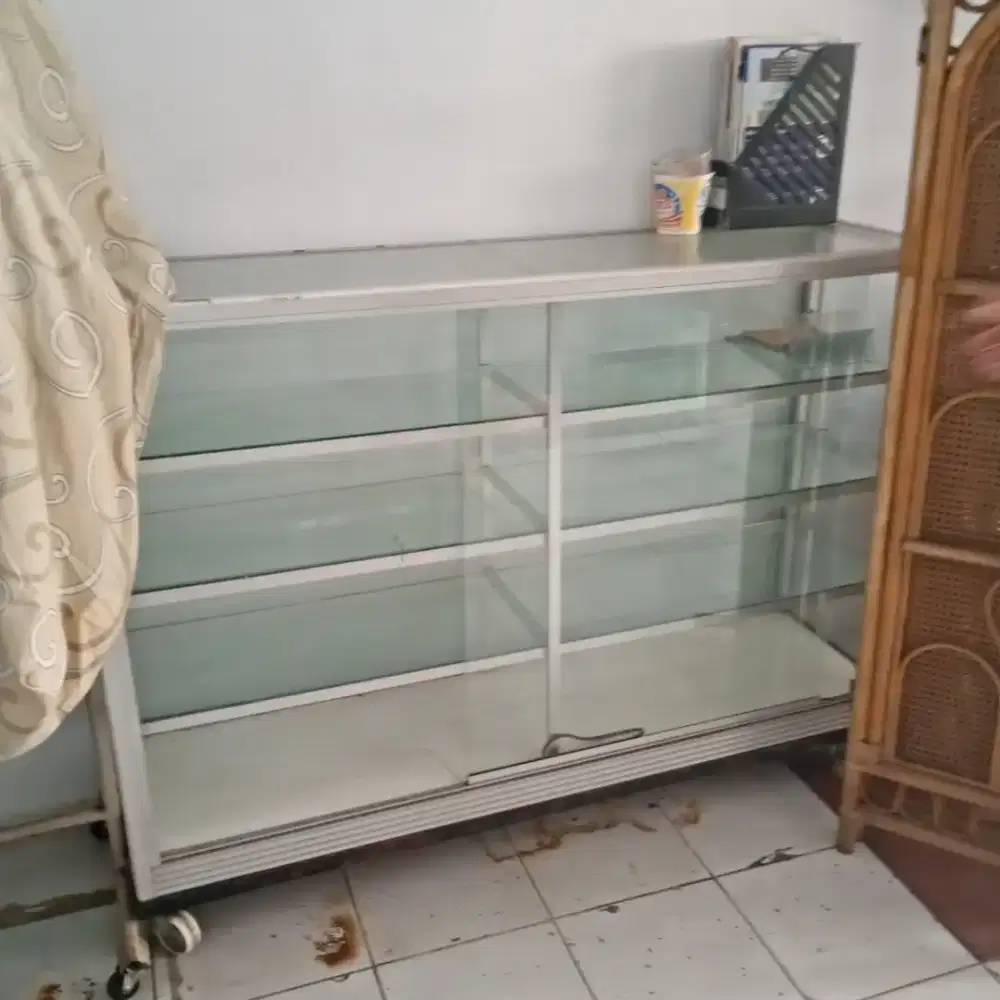Etalase Bekas ukuran 150x100x40