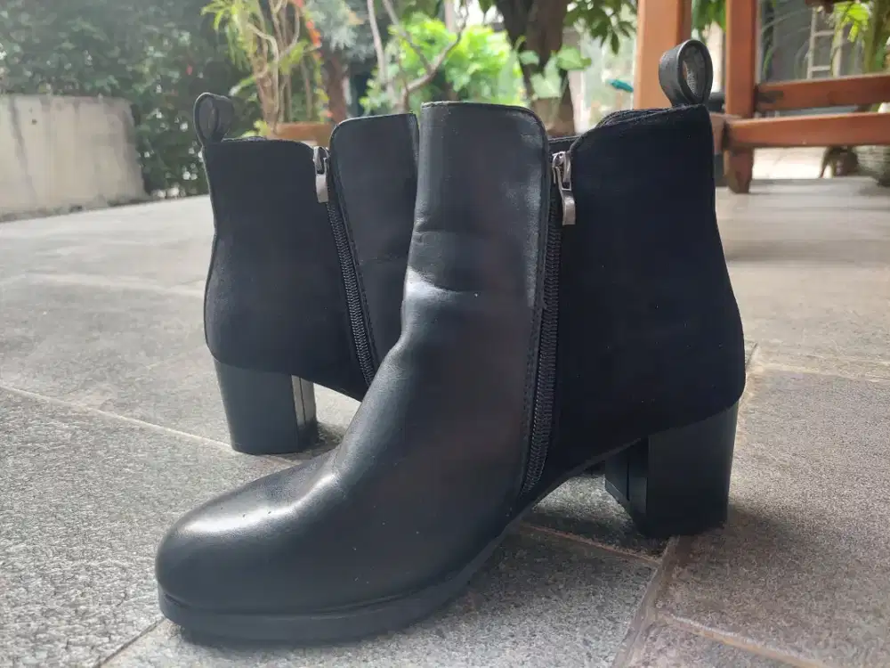 Vizzano Ankle Boots Hitam Block Heel Size 40