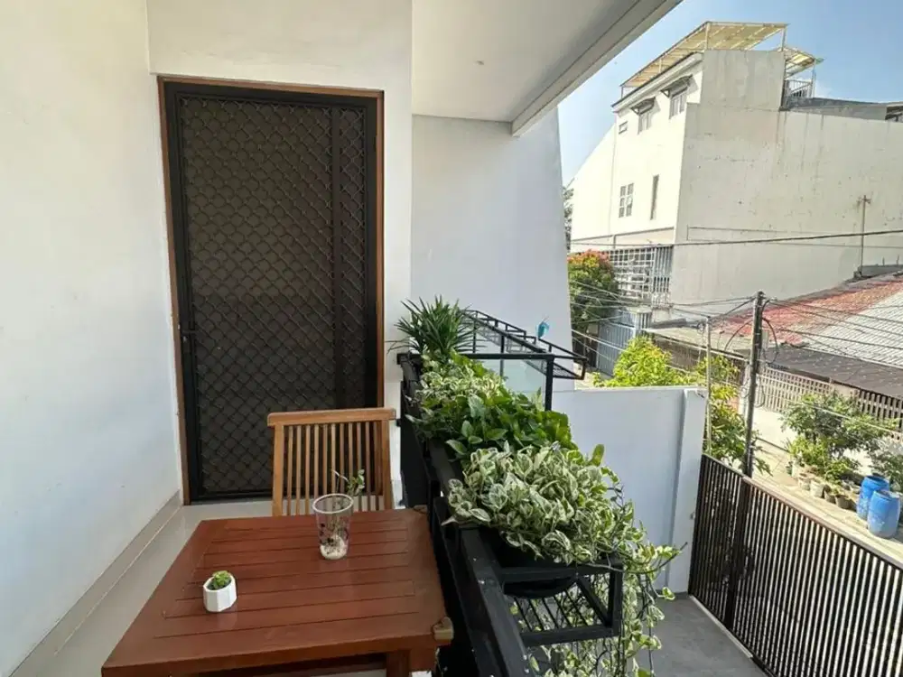 Dijual Rumah Muara Karang, Bangun Baru, 3,5 Lantai, Modern Design, Semi Full Furnished, Ready To Move In, LT 120, LB 360, Rooftop, Rp5,5 M Nego