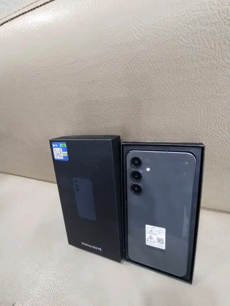 samsung S24 fe graphite 8/256