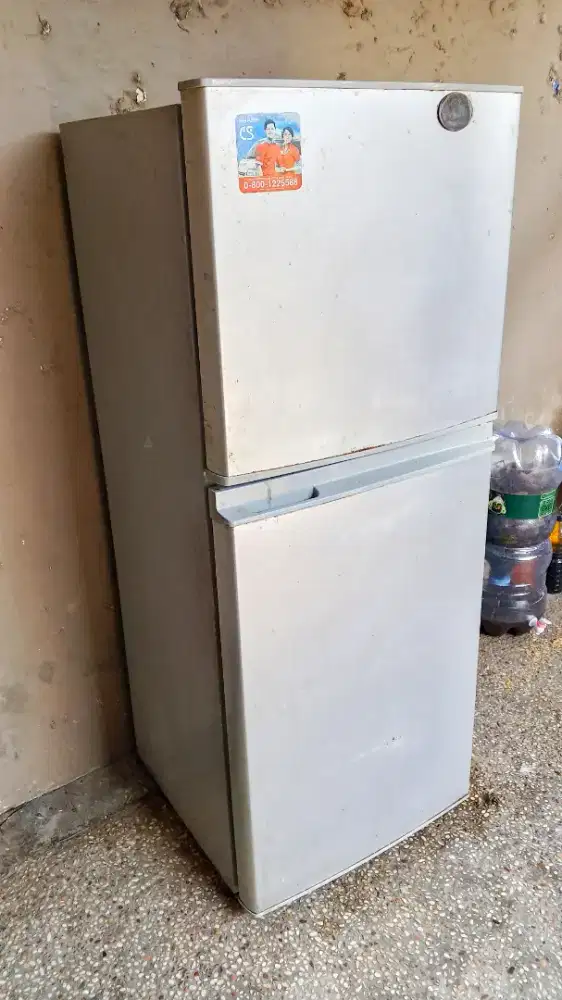 KULKAS SHARP 2 PINTU