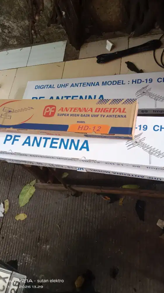 Grup pemasangan Antenna siaran lokal jernih