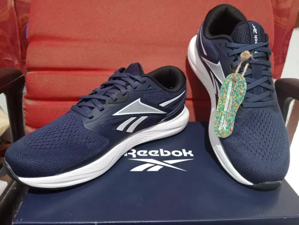 Sneaker Reebok Baru
